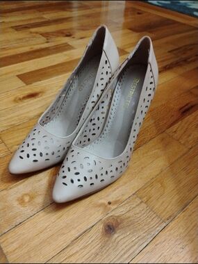 Light Tan Color Cutout Design Heels